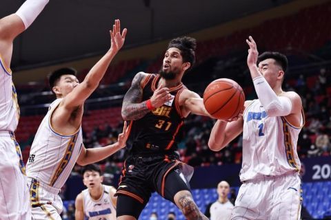 于是，他只能违心的在群里说：我是怕你在香港呆了这么久，忽然回到金陵感觉不习惯。